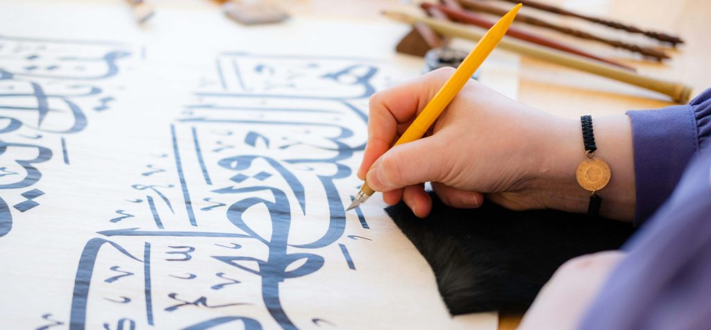 إن حضور الآخر، مهما كانت الصفة التي يحملها، تابعًا أو متبوعًا، عدوًا أو صديقًا، كان المحرك الرئيس لتطور اللغة العربية